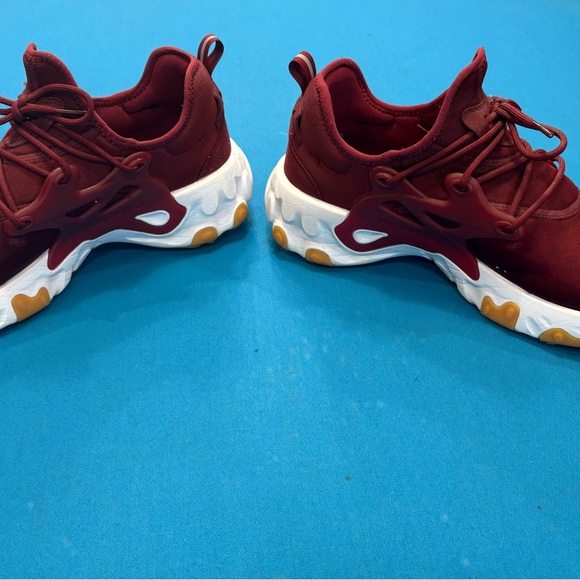 Nike Maroon react presto Athletic Shoes - Picture 3 of 5